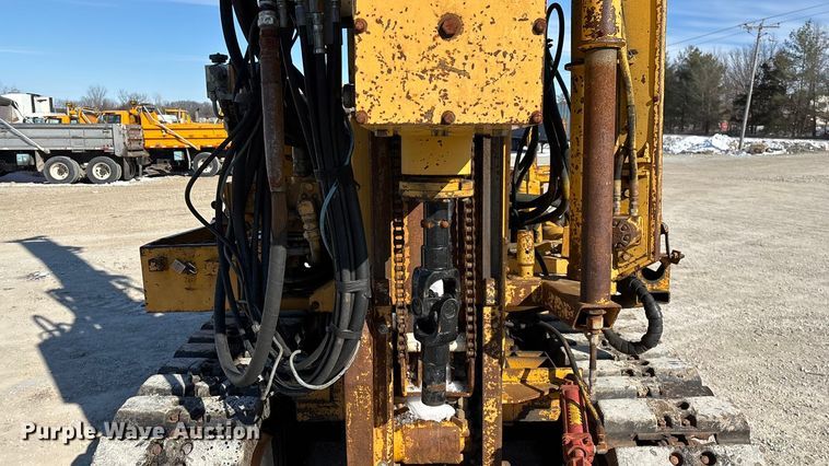 image for item FG0056 Simco 4000 TR-2 drilling rig
