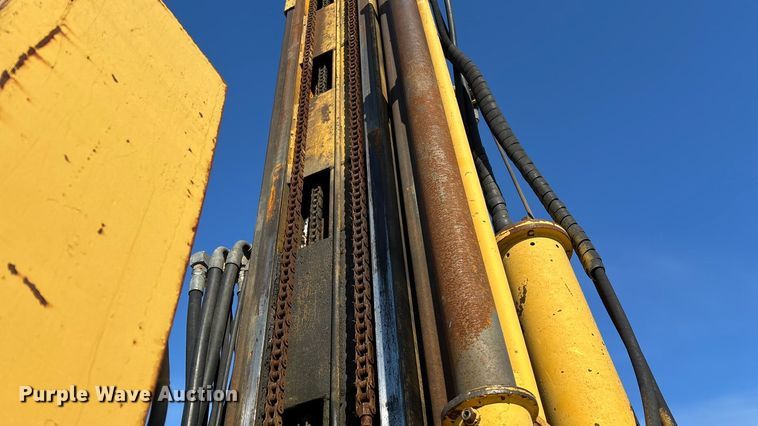 image for item FG0056 Simco 4000 TR-2 drilling rig