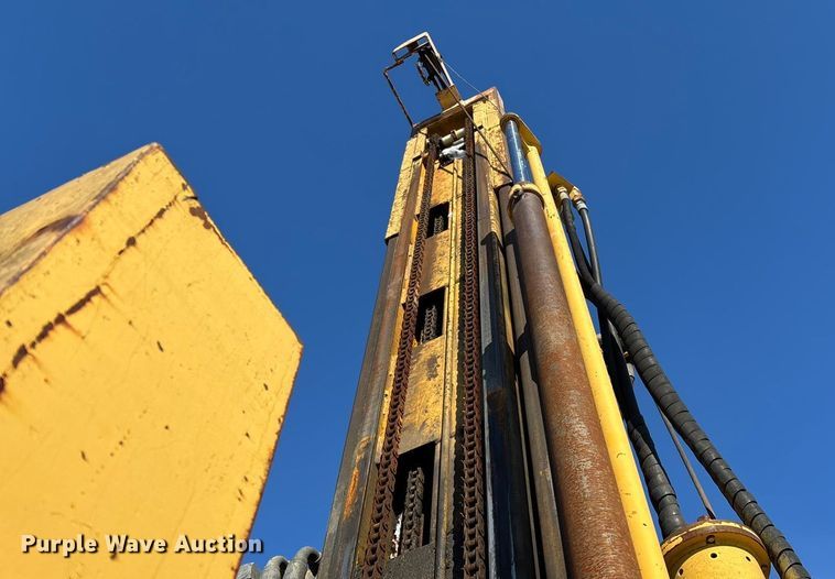 image for item FG0056 Simco 4000 TR-2 drilling rig