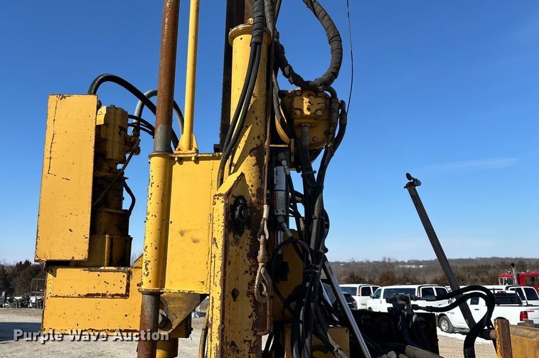 image for item FG0056 Simco 4000 TR-2 drilling rig