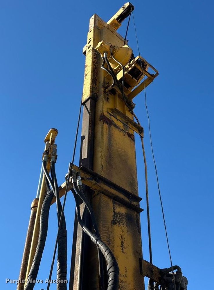 image for item FG0056 Simco 4000 TR-2 drilling rig