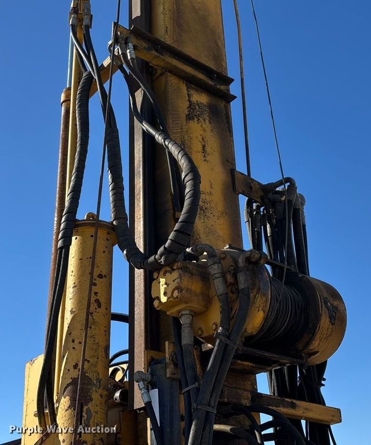 image for item FG0056 Simco 4000 TR-2 drilling rig