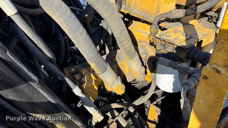 image for item FG0056 Simco 4000 TR-2 drilling rig