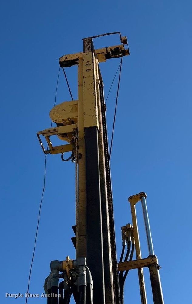 image for item FG0056 Simco 4000 TR-2 drilling rig