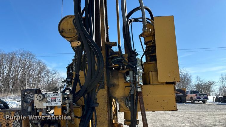 image for item FG0056 Simco 4000 TR-2 drilling rig