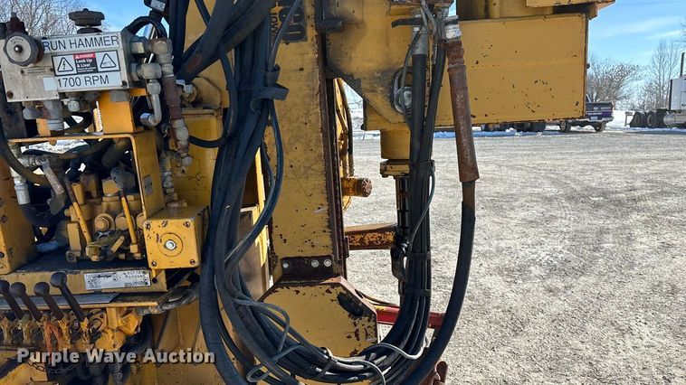 image for item FG0056 Simco 4000 TR-2 drilling rig