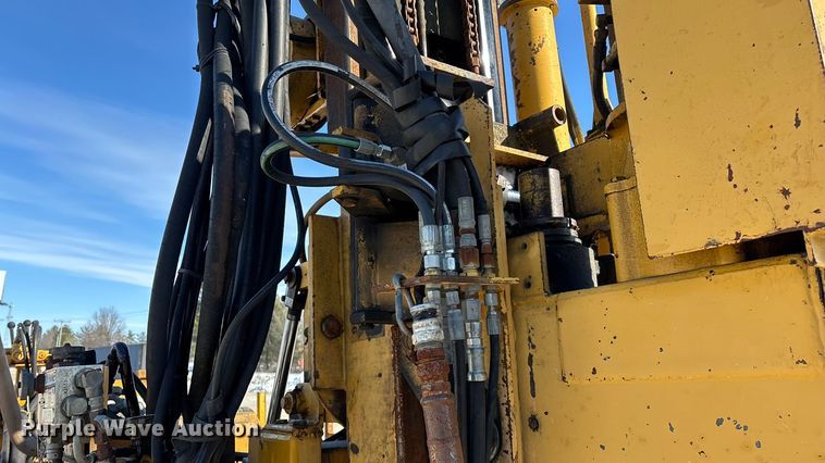 image for item FG0056 Simco 4000 TR-2 drilling rig