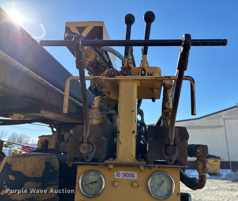 image for item FG0056 Simco 4000 TR-2 drilling rig