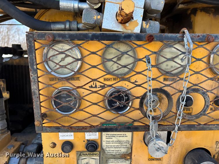 image for item FG0056 Simco 4000 TR-2 drilling rig