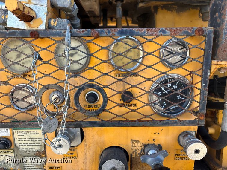 image for item FG0056 Simco 4000 TR-2 drilling rig