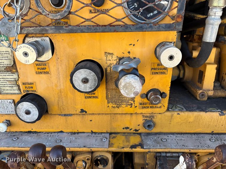 image for item FG0056 Simco 4000 TR-2 drilling rig