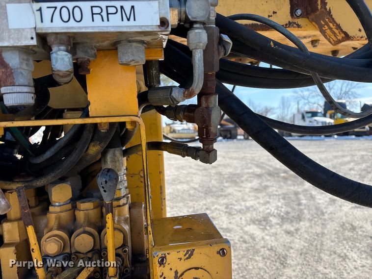 image for item FG0056 Simco 4000 TR-2 drilling rig