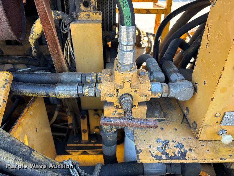 image for item FG0056 Simco 4000 TR-2 drilling rig