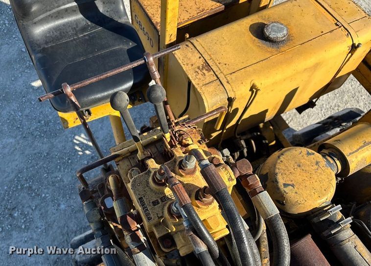 image for item FG0056 Simco 4000 TR-2 drilling rig