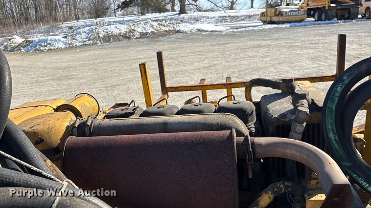 image for item FG0056 Simco 4000 TR-2 drilling rig