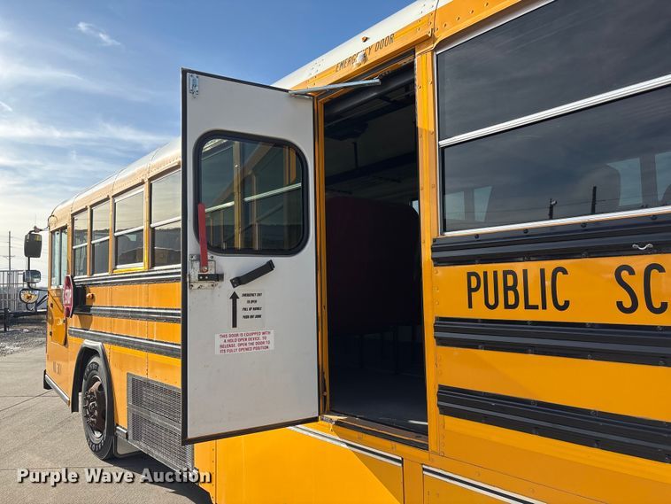 image for item FG2602 2014 Blue Bird school bus