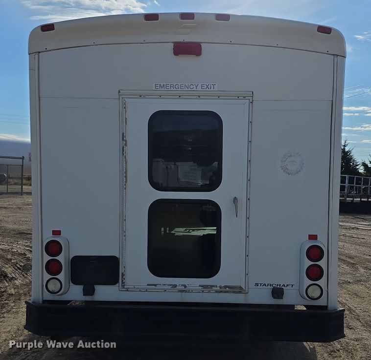 image for item FI0601 2008 Ford E450 Super Duty shuttle bus