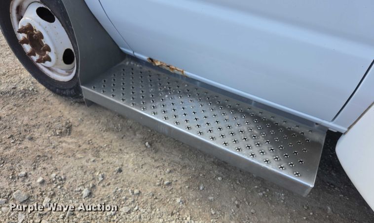 image for item FI0601 2008 Ford E450 Super Duty shuttle bus