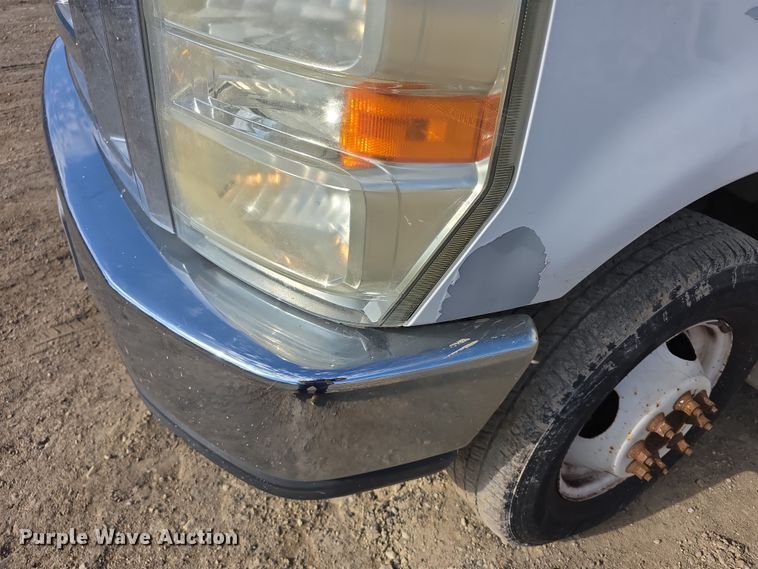 image for item FI0601 2008 Ford E450 Super Duty shuttle bus