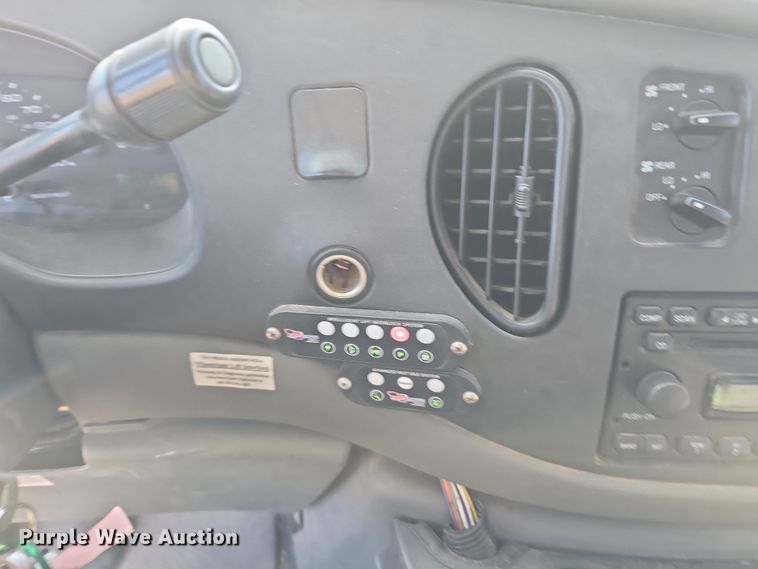 image for item FI0601 2008 Ford E450 Super Duty shuttle bus