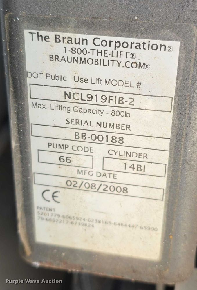 image for item FI0601 2008 Ford E450 Super Duty shuttle bus