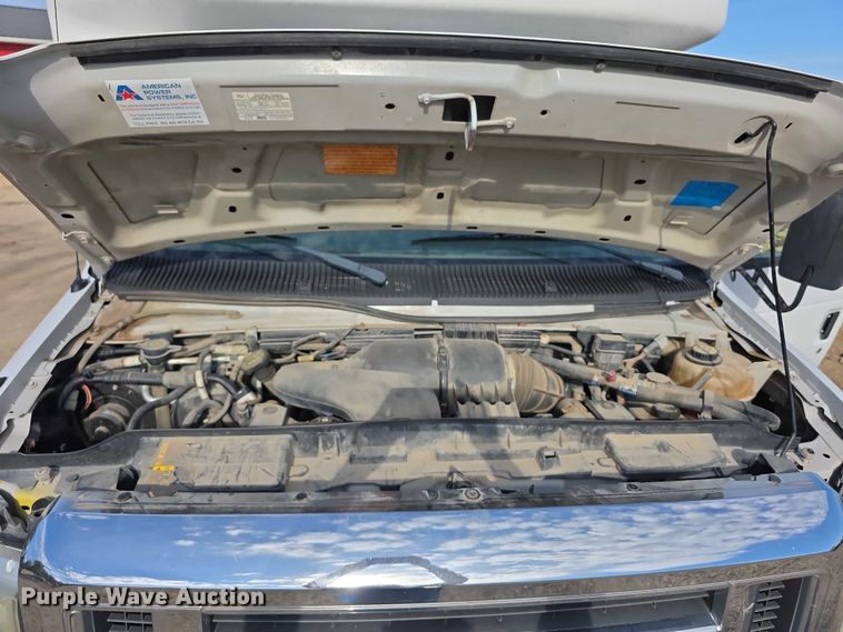 image for item FI0601 2008 Ford E450 Super Duty shuttle bus