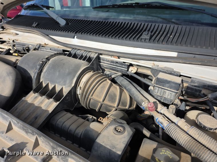 image for item FI0601 2008 Ford E450 Super Duty shuttle bus