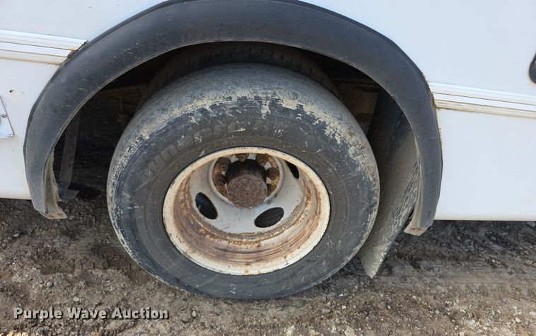 image for item FI0601 2008 Ford E450 Super Duty shuttle bus