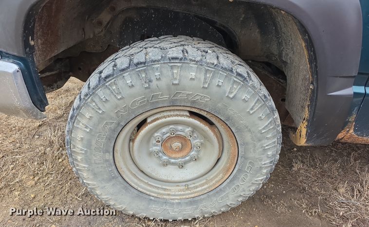 image for item FI0765 1997 Chevrolet Cheyenne 2500 pickup truck