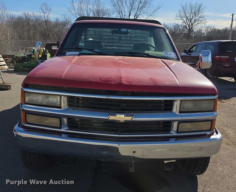 image for item FI0802 2000 Chevrolet K3500 flatbed pickup truck