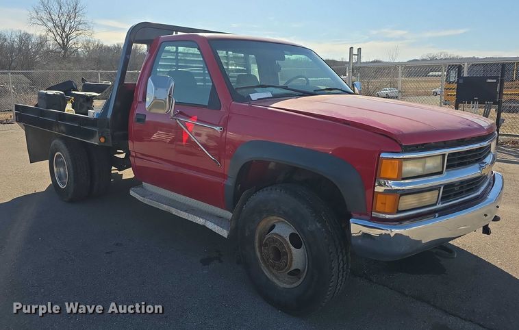image for item FI0802 2000 Chevrolet K3500 flatbed pickup truck