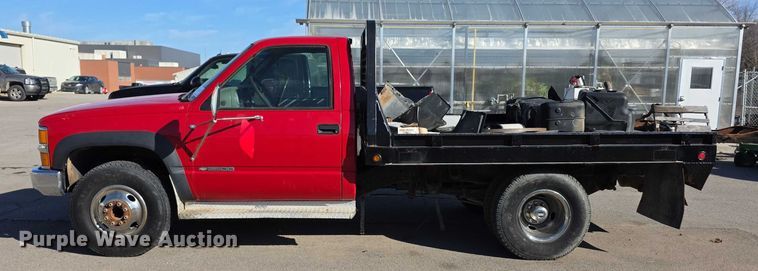 image for item FI0802 2000 Chevrolet K3500 flatbed pickup truck
