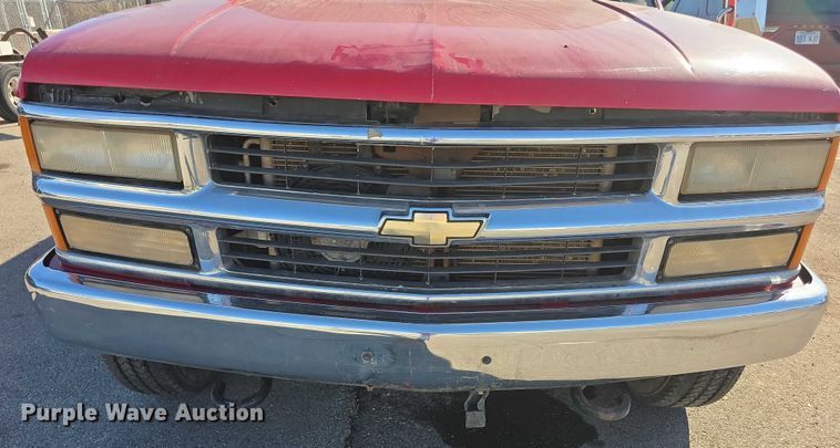 image for item FI0802 2000 Chevrolet K3500 flatbed pickup truck