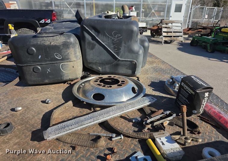 image for item FI0802 2000 Chevrolet K3500 flatbed pickup truck