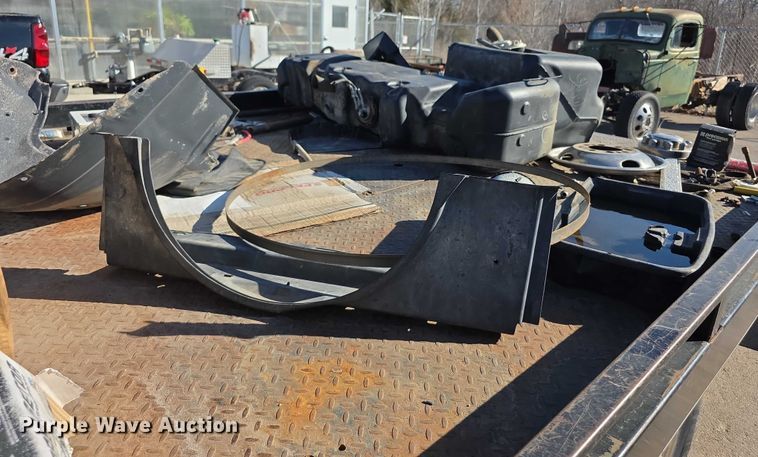 image for item FI0802 2000 Chevrolet K3500 flatbed pickup truck