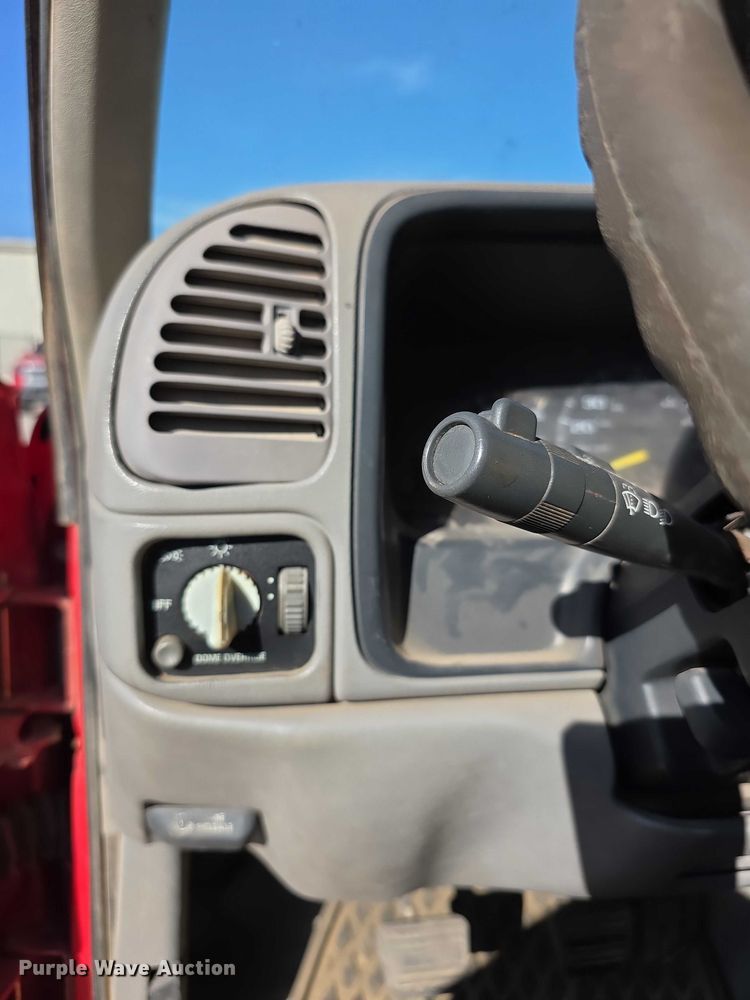 image for item FI0802 2000 Chevrolet K3500 flatbed pickup truck