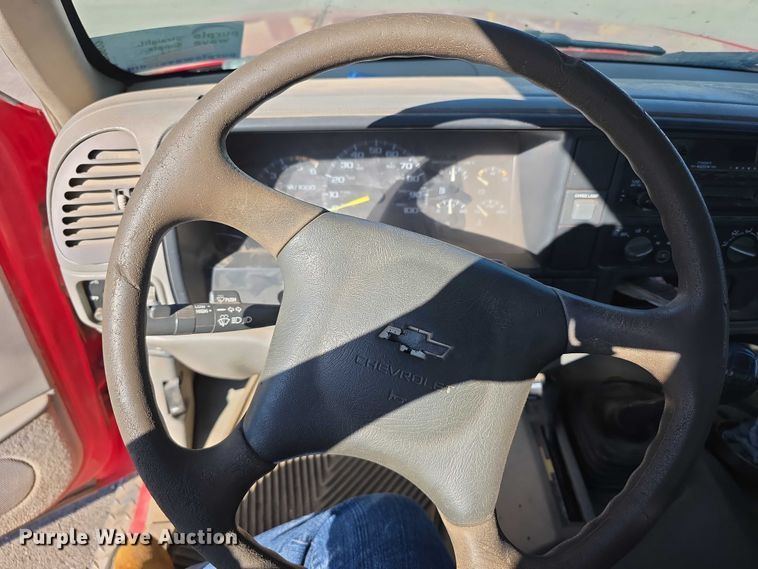 image for item FI0802 2000 Chevrolet K3500 flatbed pickup truck