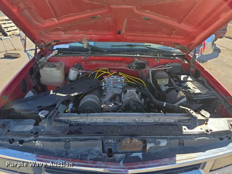 image for item FI0802 2000 Chevrolet K3500 flatbed pickup truck