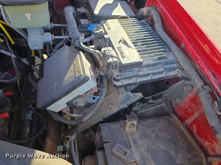 image for item FI0802 2000 Chevrolet K3500 flatbed pickup truck