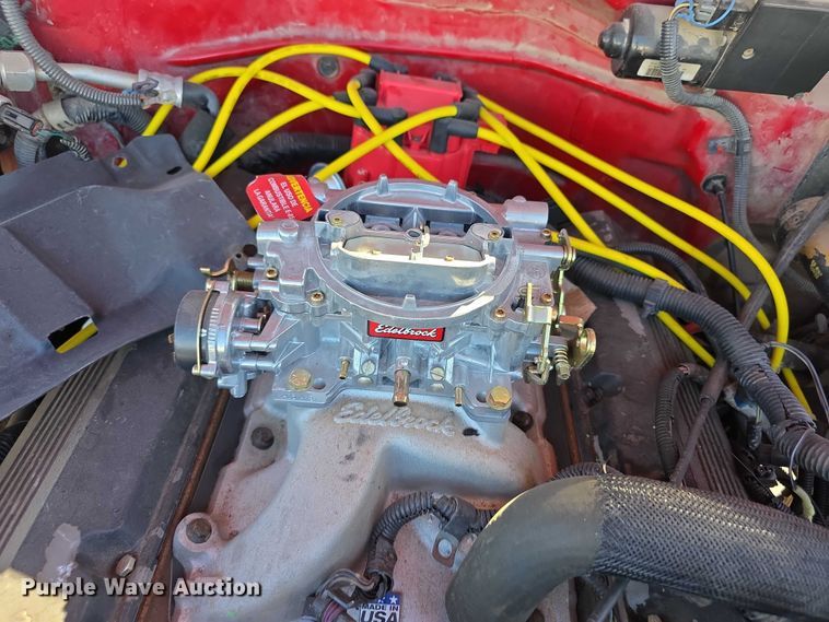 image for item FI0802 2000 Chevrolet K3500 flatbed pickup truck