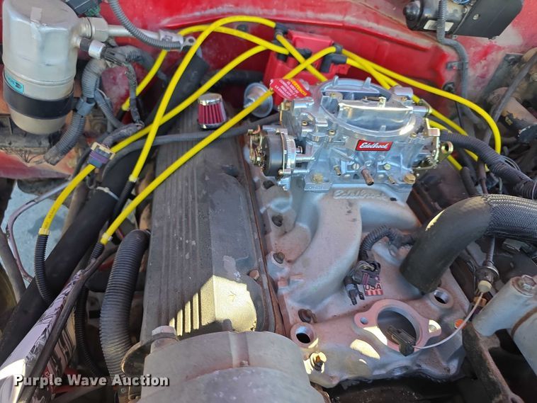 image for item FI0802 2000 Chevrolet K3500 flatbed pickup truck