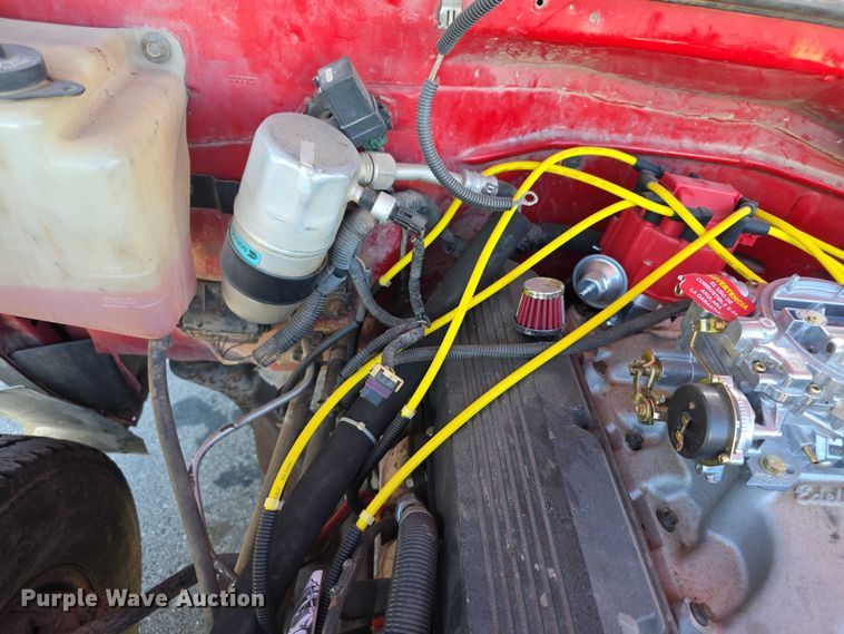 image for item FI0802 2000 Chevrolet K3500 flatbed pickup truck