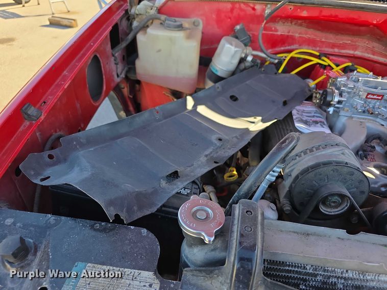 image for item FI0802 2000 Chevrolet K3500 flatbed pickup truck