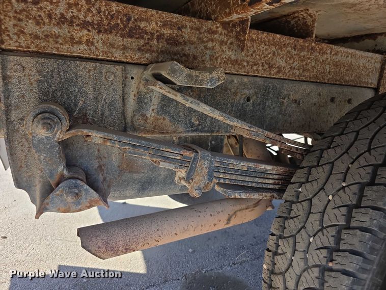 image for item FI0802 2000 Chevrolet K3500 flatbed pickup truck