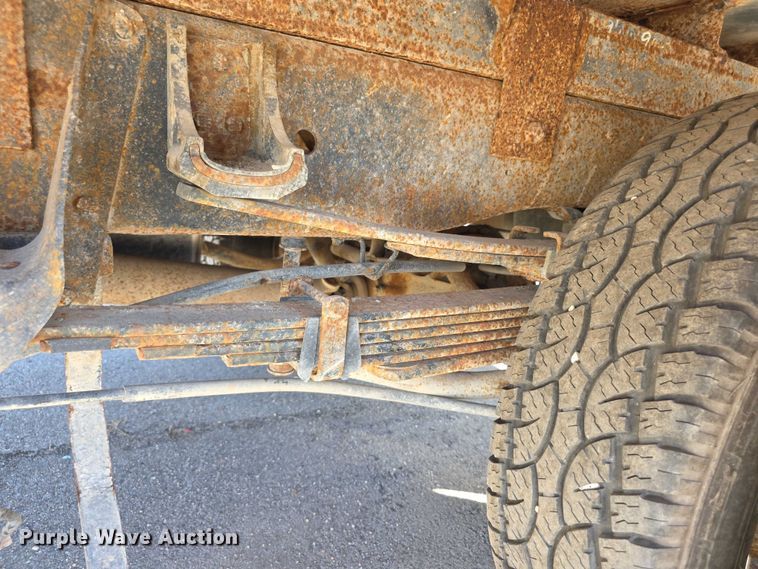 image for item FI0802 2000 Chevrolet K3500 flatbed pickup truck