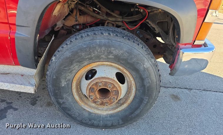 image for item FI0802 2000 Chevrolet K3500 flatbed pickup truck