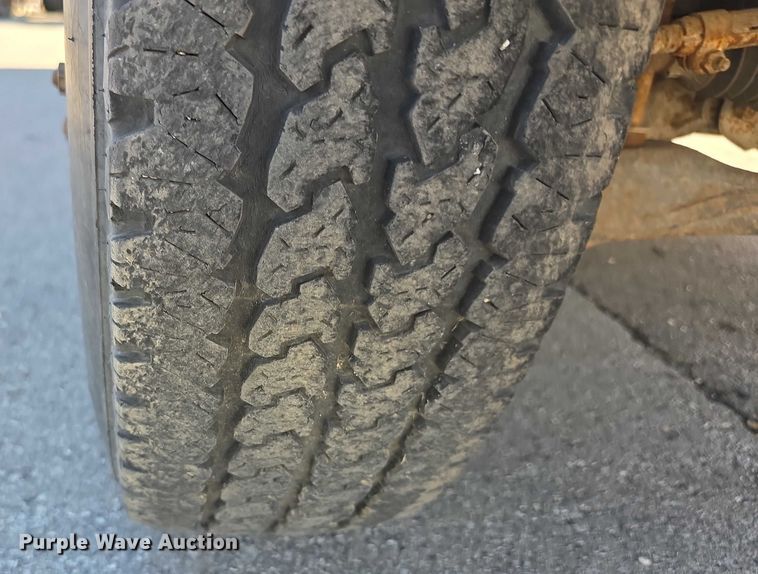 image for item FI0802 2000 Chevrolet K3500 flatbed pickup truck