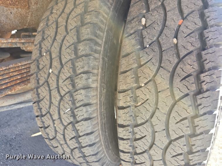 image for item FI0802 2000 Chevrolet K3500 flatbed pickup truck