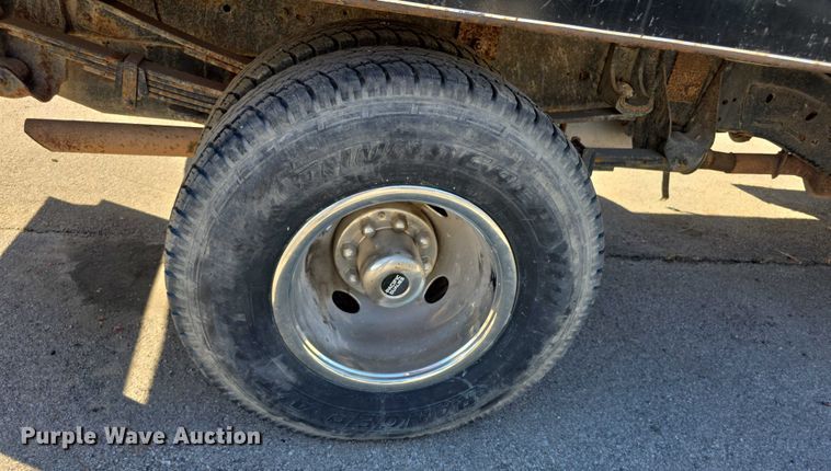 image for item FI0802 2000 Chevrolet K3500 flatbed pickup truck