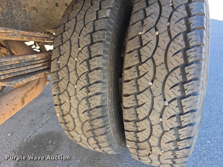 image for item FI0802 2000 Chevrolet K3500 flatbed pickup truck